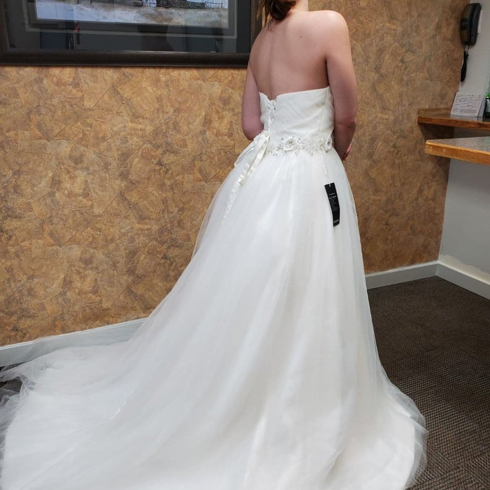 BRAND NEW WEDDING DRESS BY IZIDRESS